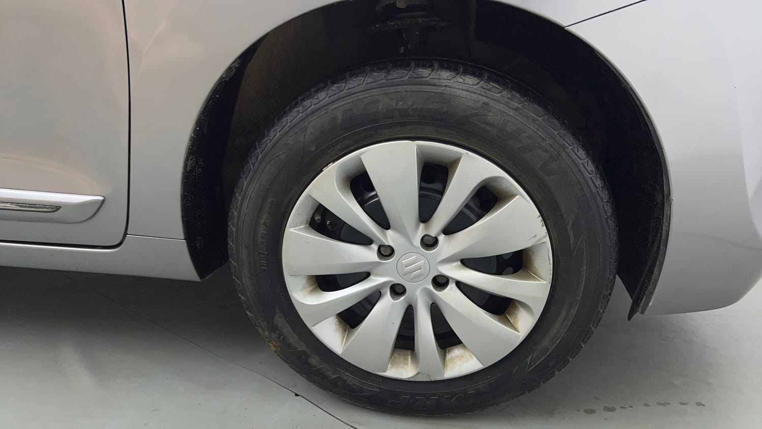 Used 2018 Maruti Suzuki Baleno Delta 1.2 Petrol Manual tyres RIGHT FRONT TYRE RIM VIEW