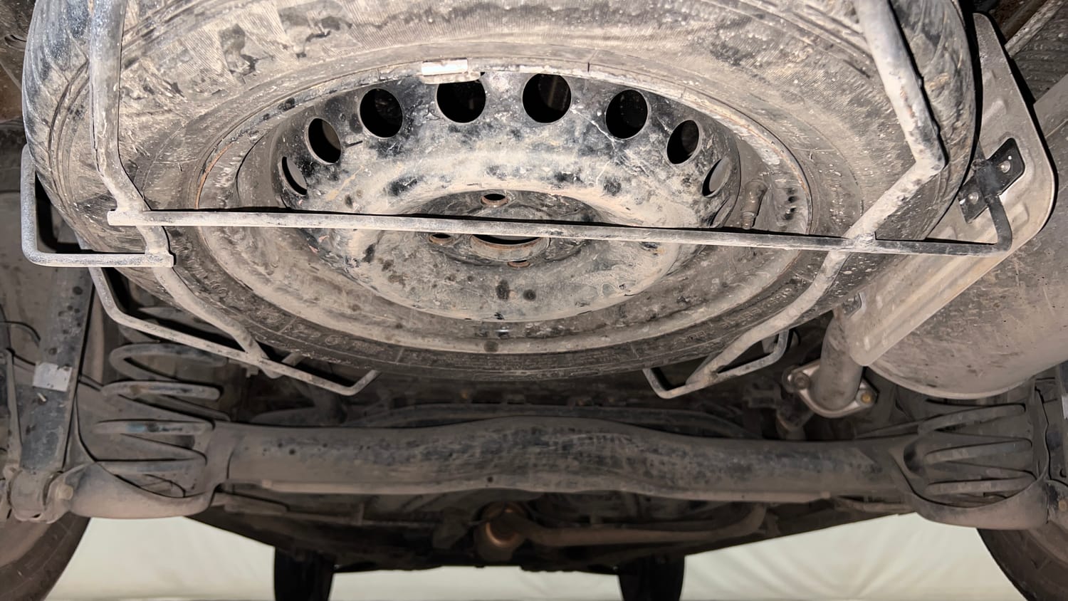 Used 2015 Honda Mobilio S Petrol Petrol Manual extra REAR UNDERBODY VIEW (TAKEN FROM REAR)