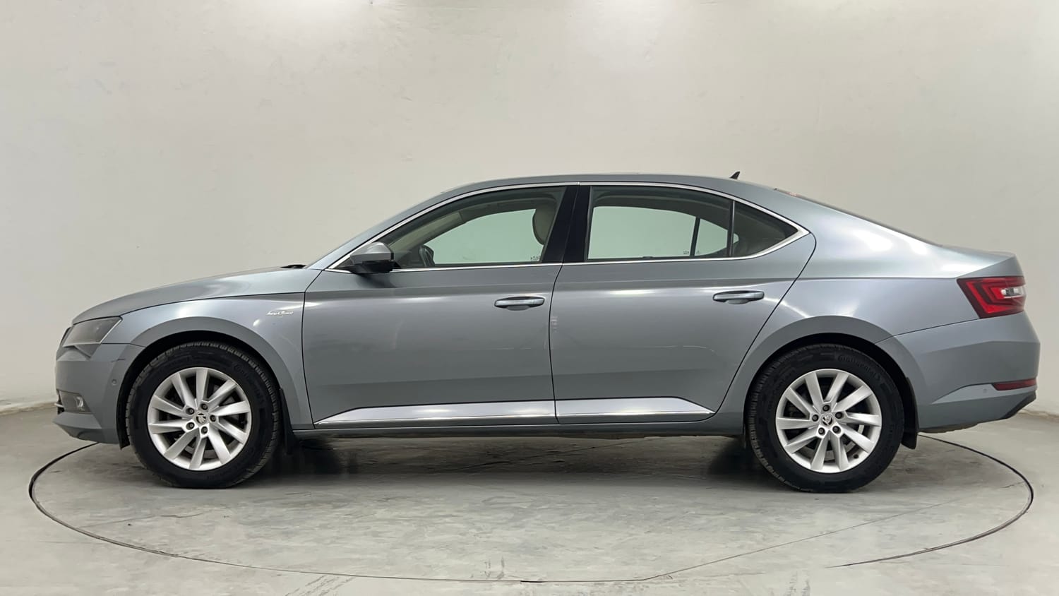 Used 2019 Skoda Superb L&K TDI AT Diesel Automatic exterior LEFT SIDE VIEW
