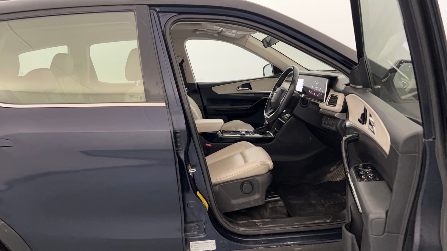 Used 2021 Mahindra XUV700 AX 7 Petrol AT Luxury Pack 7 STR Petrol Automatic interior RIGHT SIDE FRONT DOOR CABIN VIEW