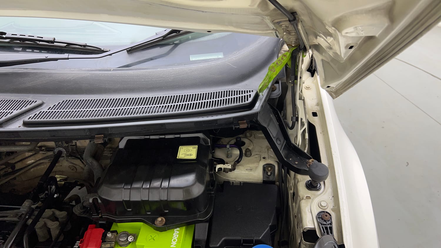Used 2014 Ford EcoSport Titanium 1.5 Ti-VCT Petrol Manual engine ENGINE LEFT SIDE HINGE & APRON VIEW