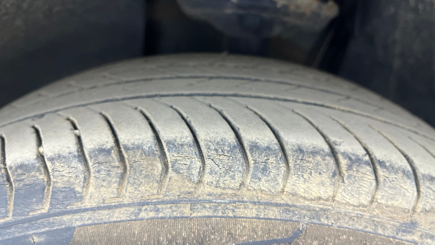 Used 2023 Volkswagen Taigun Topline 1.0 TSI MT Petrol Manual tyres LEFT FRONT TYRE TREAD VIEW