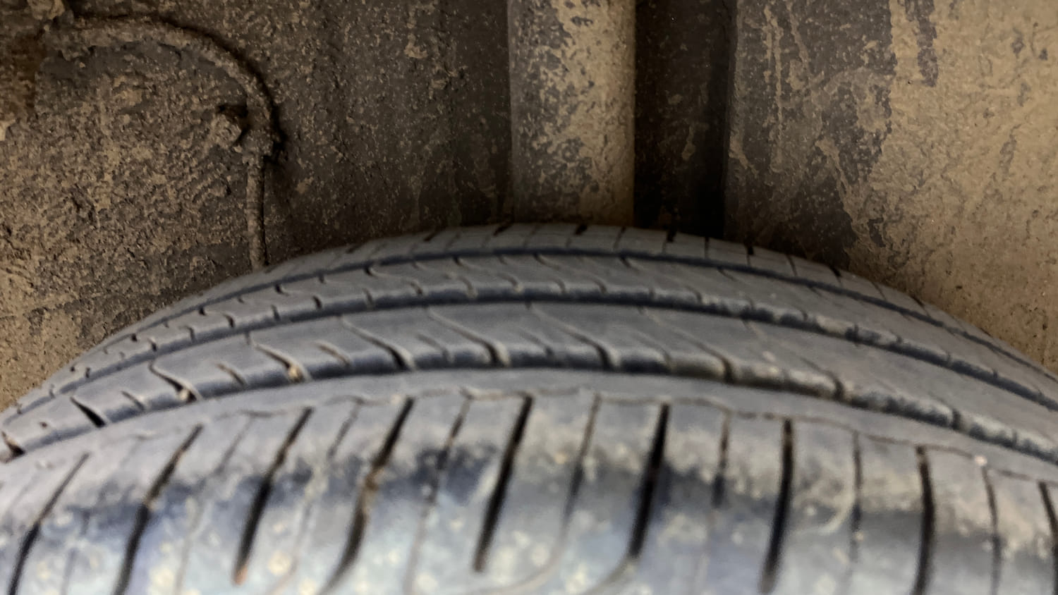Used 2022 Tata Altroz XZA Petrol Petrol Automatic tyres LEFT REAR TYRE TREAD VIEW