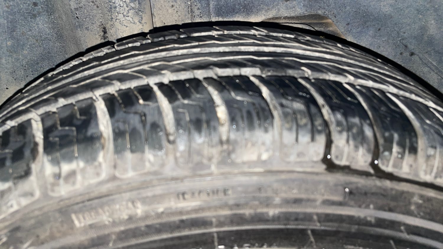 Used 2017 Ford Figo Titanium 1.2 Ti-VCT Petrol Manual tyres RIGHT REAR TYRE TREAD VIEW