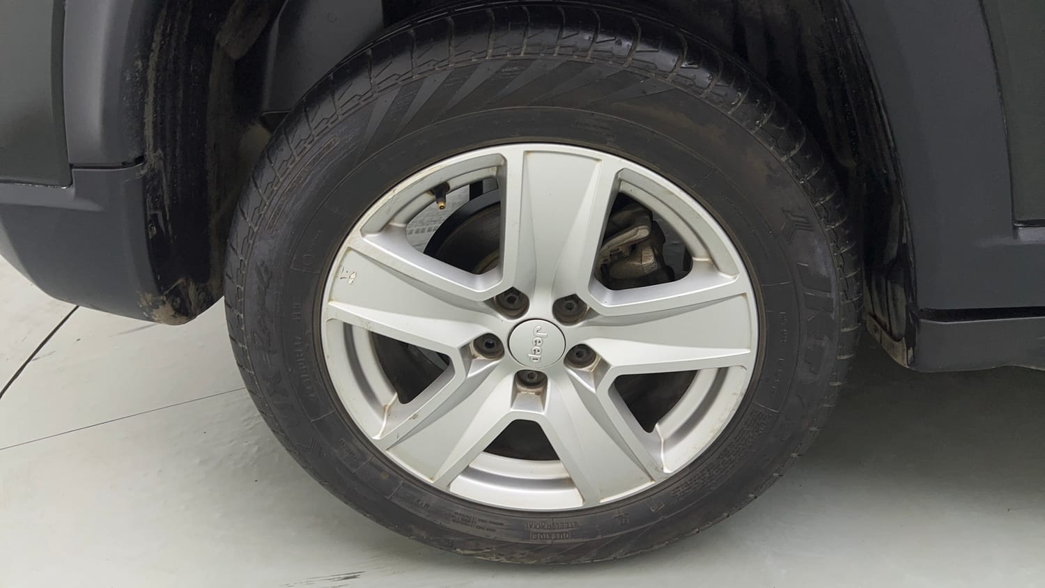 Used 2021 Jeep Compass Longitude (O) 1.4 Petrol DCT Petrol Automatic tyres RIGHT REAR TYRE RIM VIEW