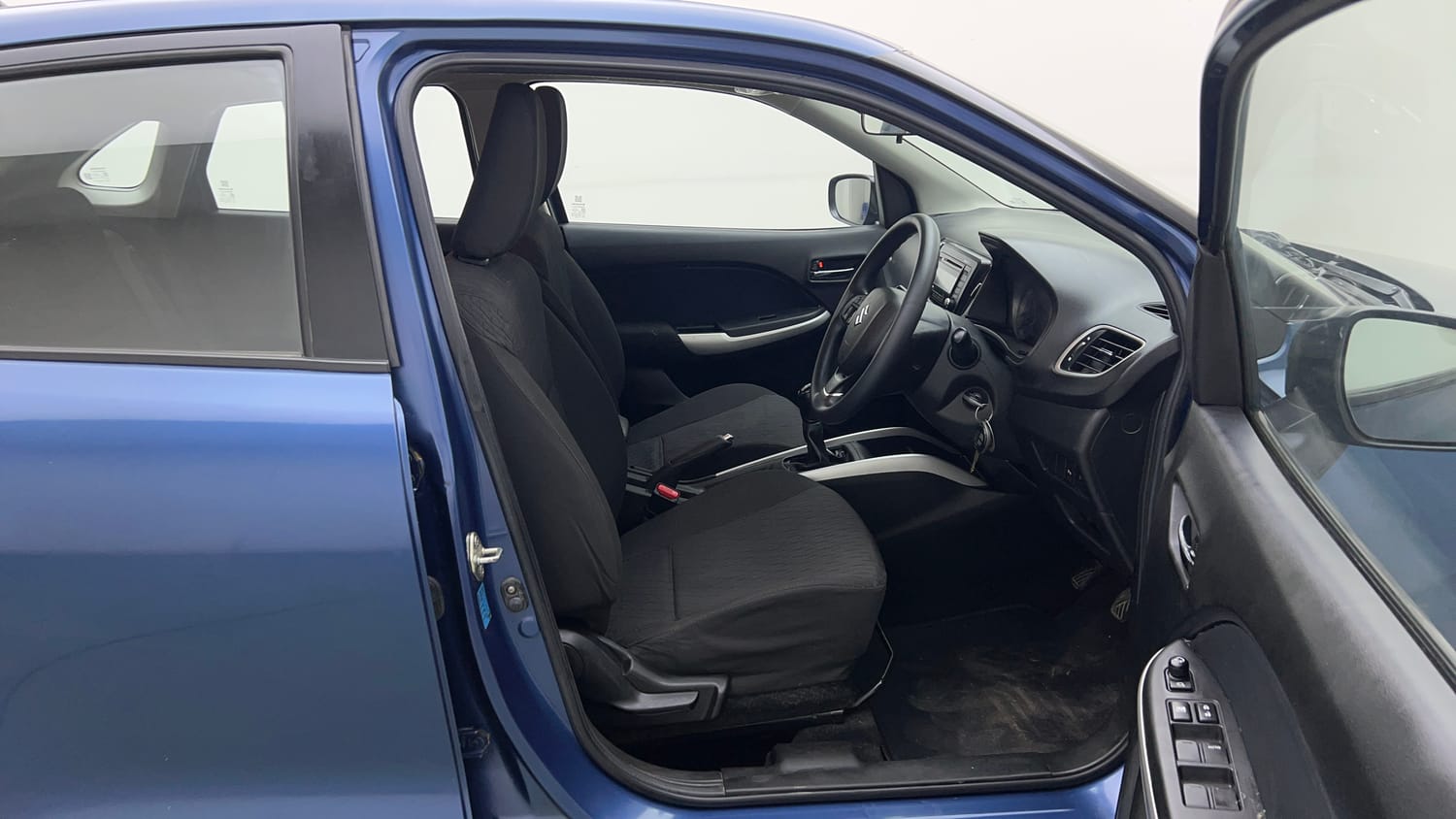 Used 2017 Maruti Suzuki Baleno Delta 1.2 Petrol Manual interior RIGHT SIDE FRONT DOOR CABIN VIEW