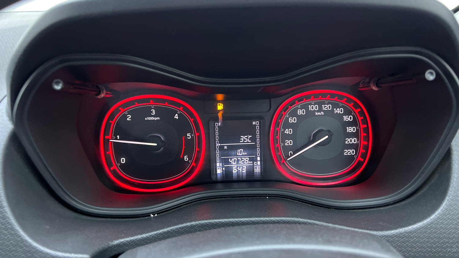 Used 2016 Maruti Suzuki Vitara Brezza [2016-2020] ZDi Diesel Manual interior CLUSTERMETER VIEW