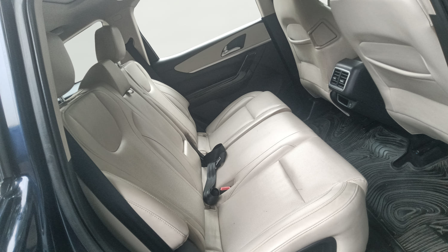 Used 2021 Mahindra XUV700 AX 7 Petrol AT Luxury Pack 7 STR Petrol Automatic interior RIGHT SIDE REAR DOOR CABIN VIEW