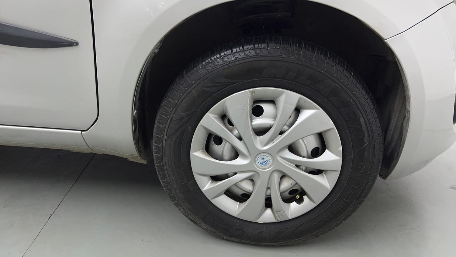 Used 2015 Maruti Suzuki Ritz Lxi BS-IV Petrol Manual tyres RIGHT FRONT TYRE RIM VIEW