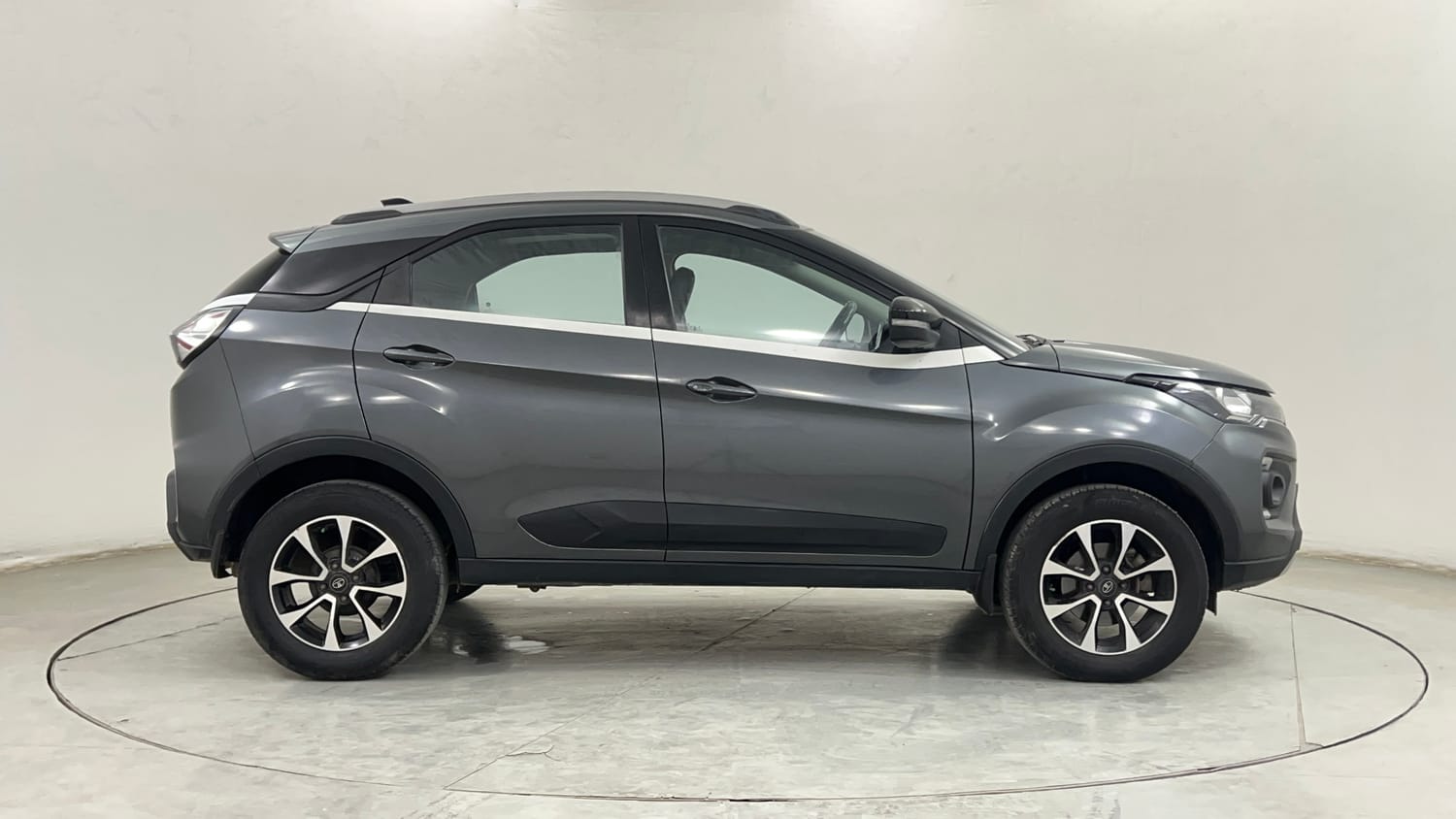 Used 2021 Tata Nexon XZA Plus (S) Petrol Automatic exterior RIGHT SIDE VIEW