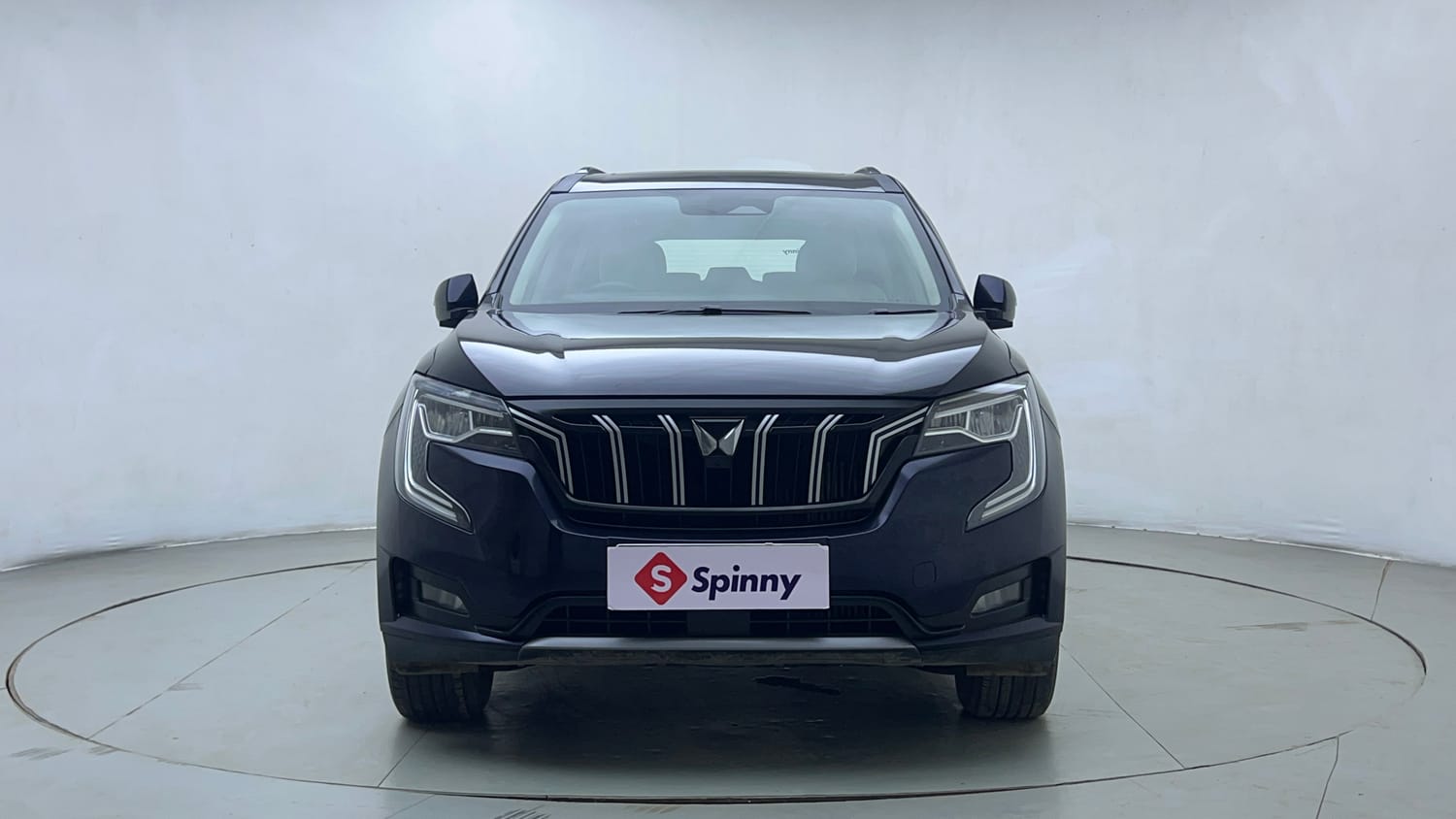 Used 2023 Mahindra XUV700 AX 7 Petrol MT 7 STR Petrol Manual exterior FRONT VIEW