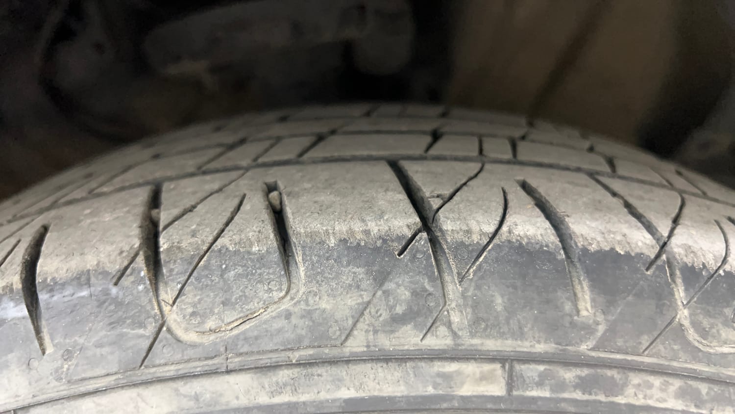 Used 2023 Kia Seltos HTX 1.5 Petrol Manual tyres RIGHT FRONT TYRE TREAD VIEW