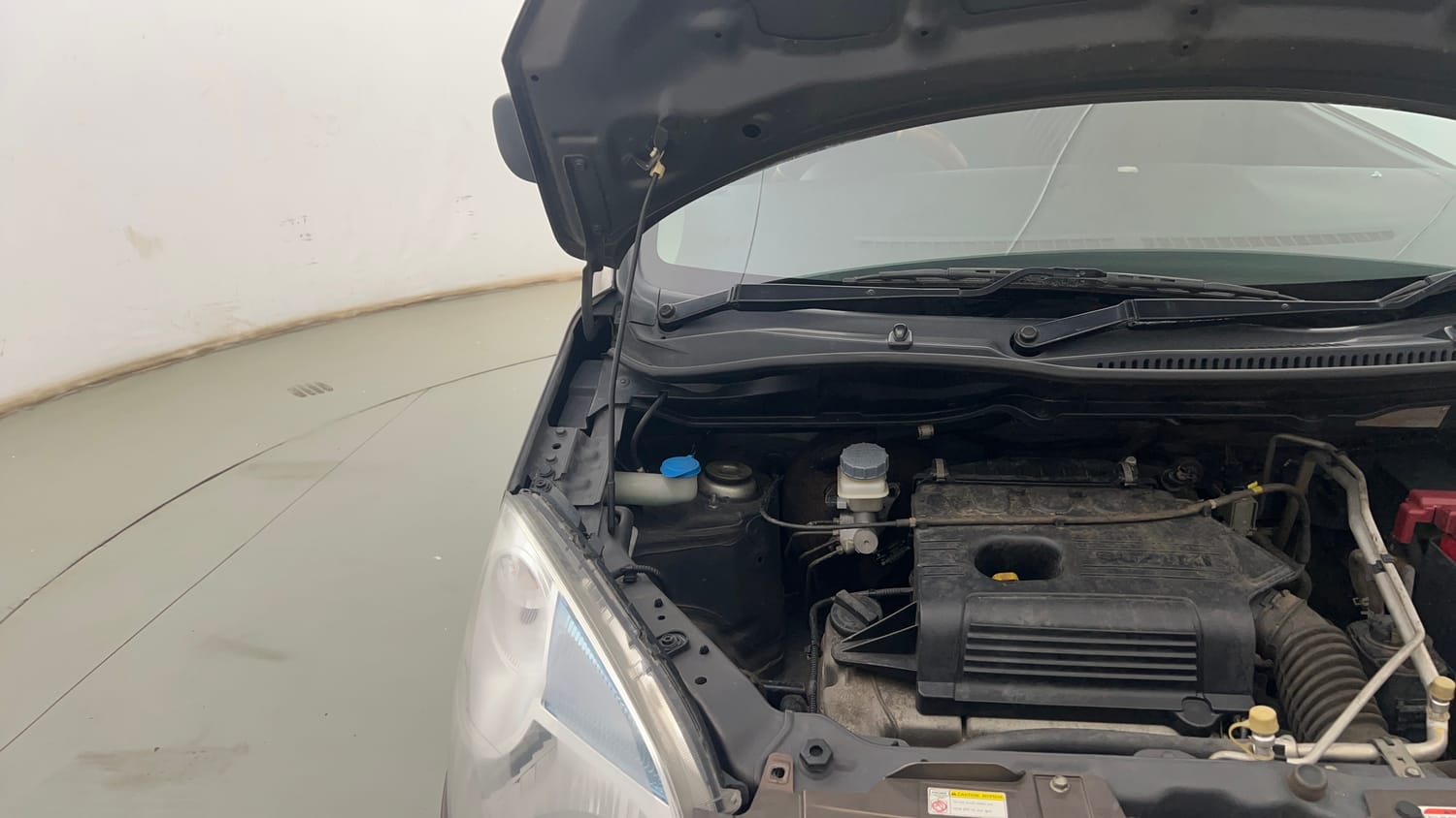 Used 2016 Maruti Suzuki Wagon R LXI Petrol Manual engine ENGINE RIGHT SIDE HINGE & APRON VIEW