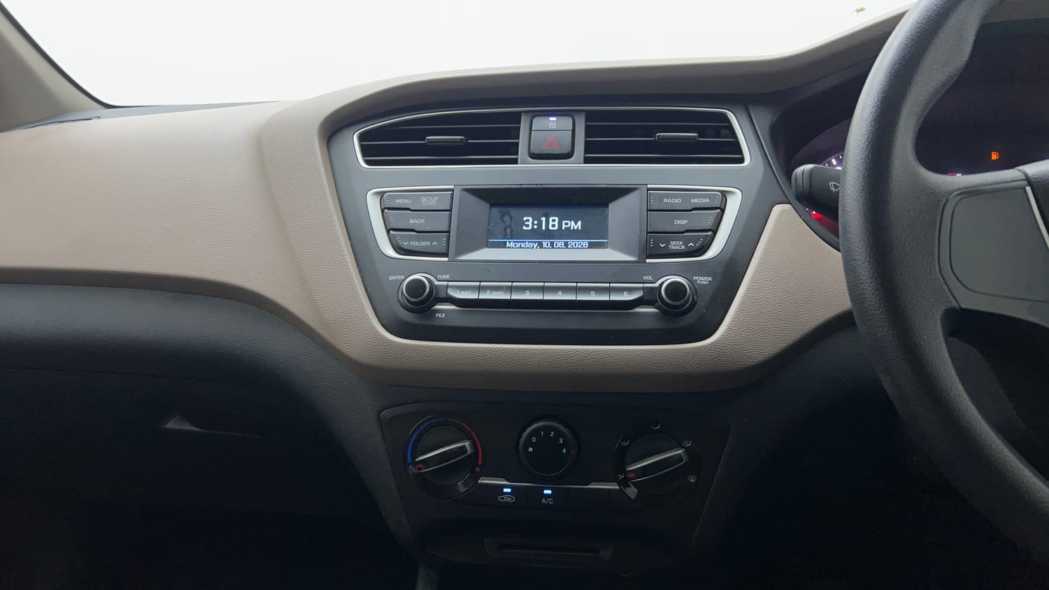 Used 2018 Hyundai Elite i20 Magna Executive 1.2 Petrol Manual top_features Integrated (in-dash) music system