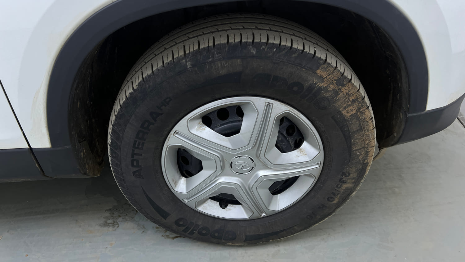 Used 2021 Tata Harrier XE Diesel Manual tyres RIGHT FRONT TYRE RIM VIEW