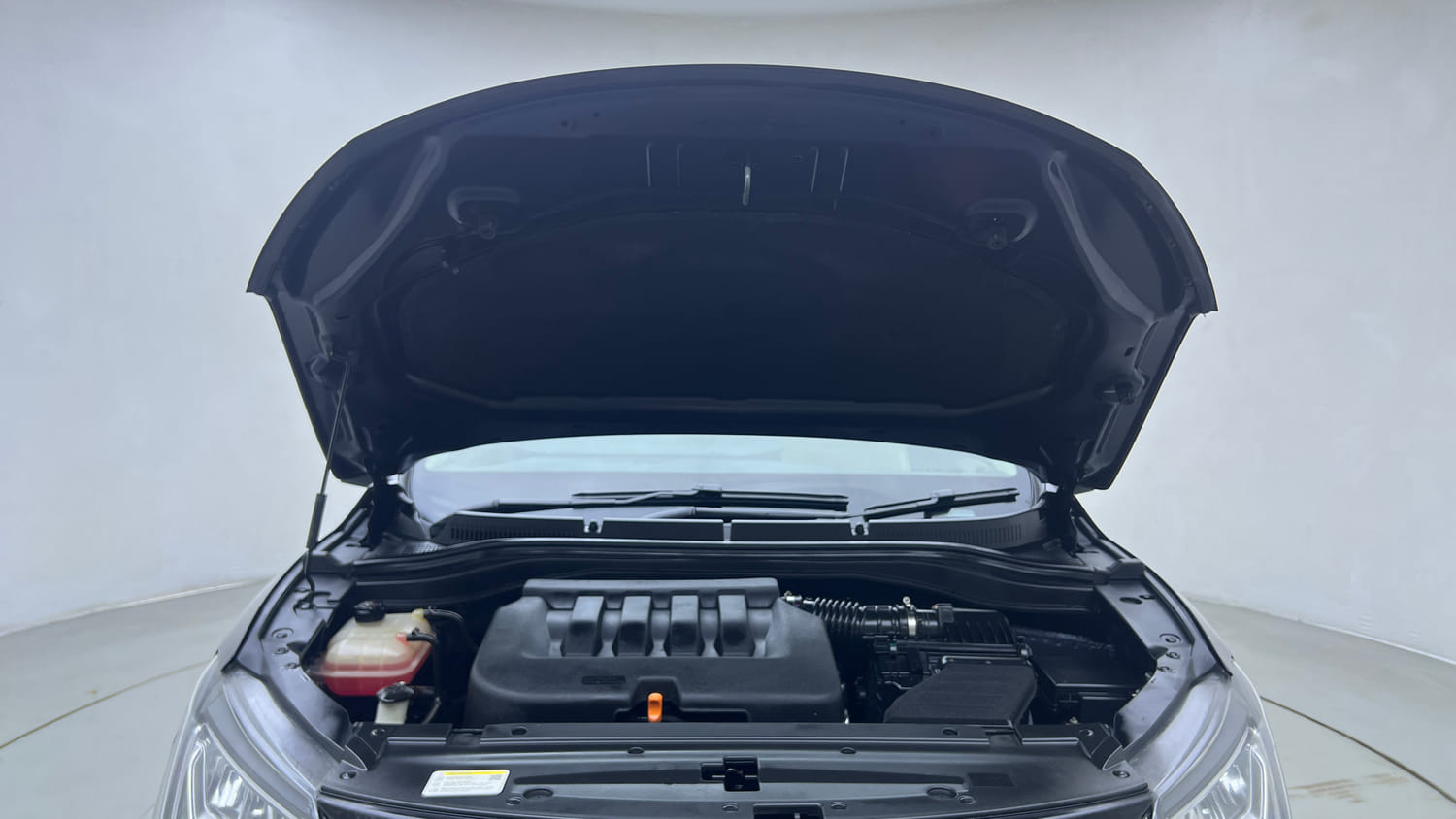 Used 2023 Mahindra XUV700 AX 7 Petrol MT 7 STR Petrol Manual engine ENGINE & BONNET OPEN FRONT VIEW