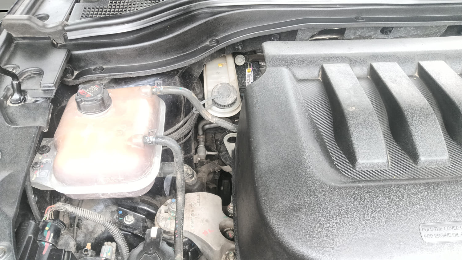 Used 2021 Mahindra XUV700 AX 7 Petrol AT Luxury Pack 7 STR Petrol Automatic engine ENGINE RIGHT SIDE VIEW