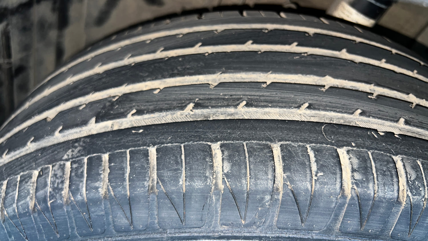 Used 2016 Maruti Suzuki Vitara Brezza [2016-2020] ZDi Diesel Manual tyres LEFT FRONT TYRE TREAD VIEW
