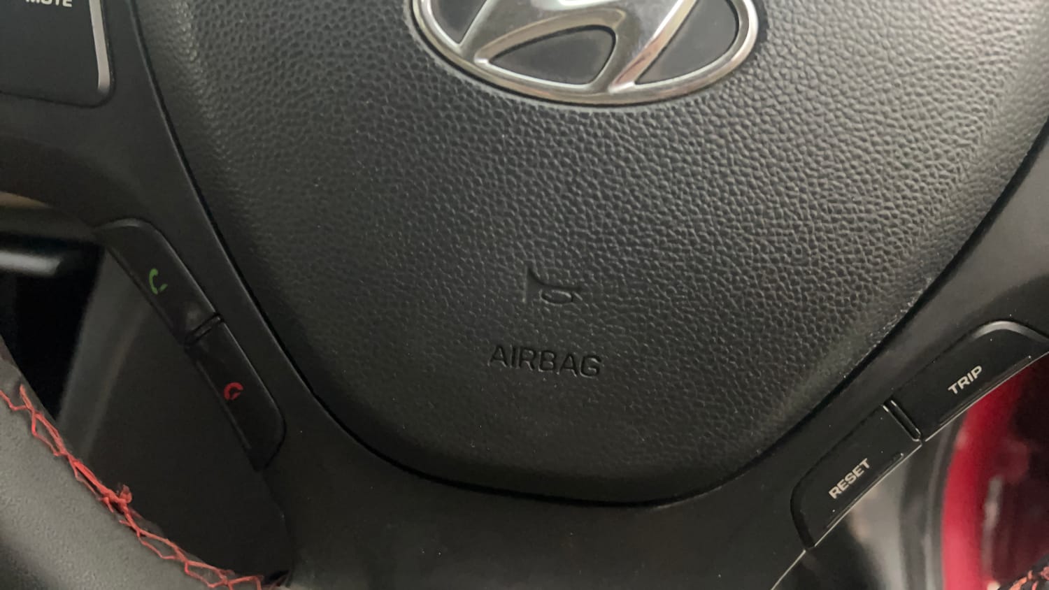 Used 2014 Hyundai Xcent SX 1.2 (O) Petrol Manual top_features Airbags