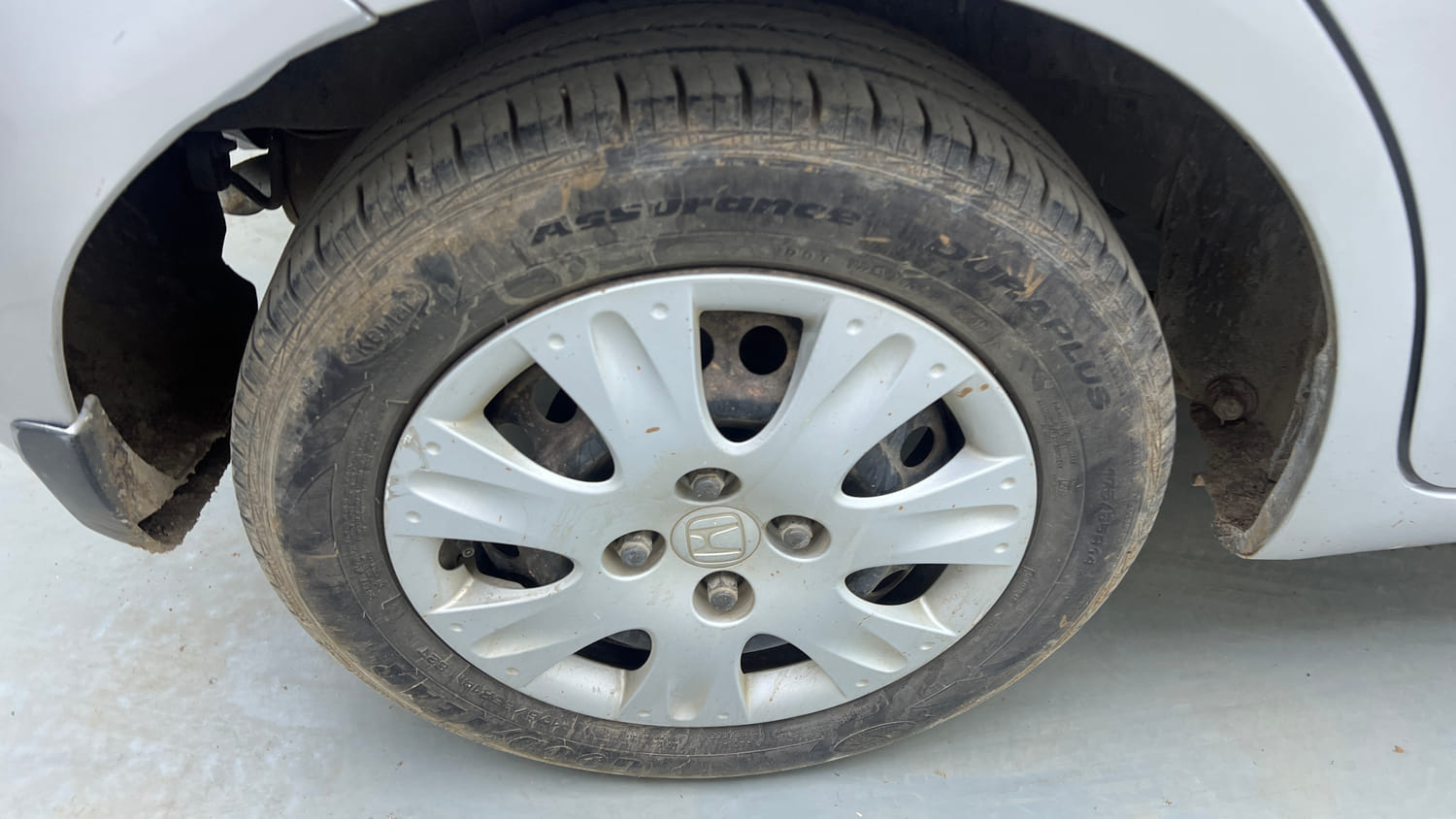 Used 2015 Honda Brio S MT Petrol Manual tyres RIGHT REAR TYRE RIM VIEW