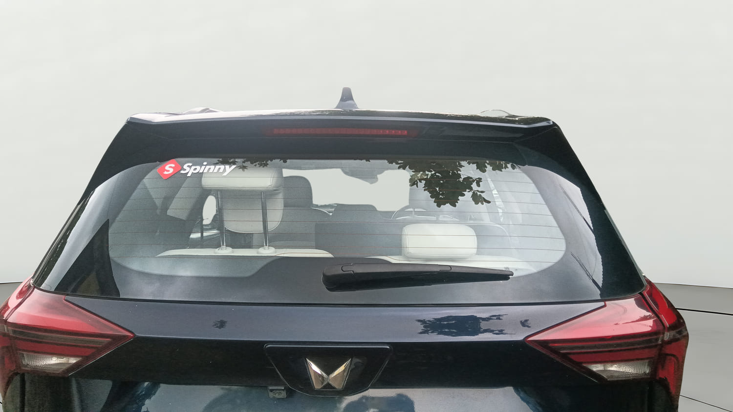 Used 2021 Mahindra XUV700 AX 7 Petrol AT Luxury Pack 7 STR Petrol Automatic exterior BACK WINDSHIELD VIEW