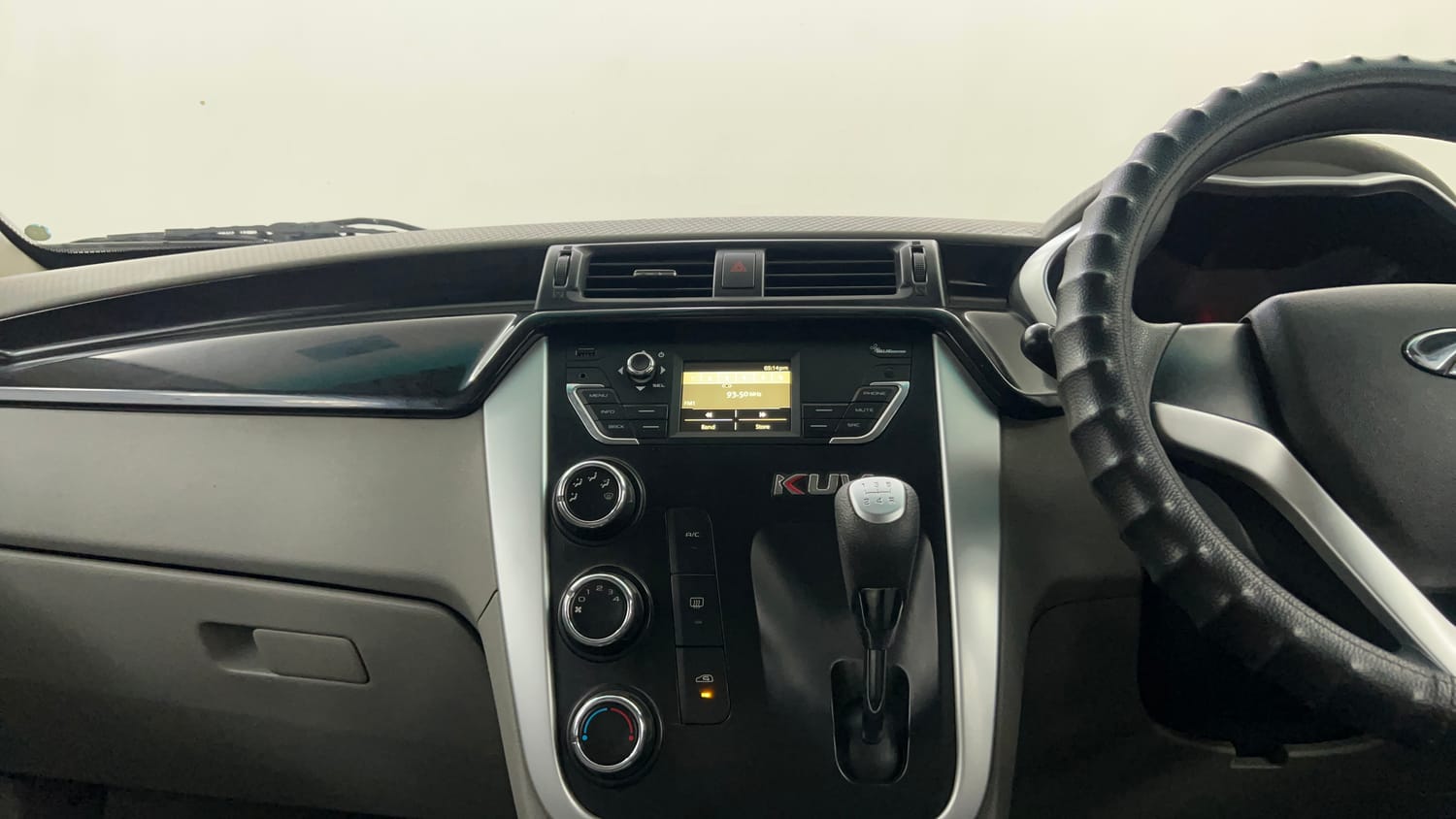 Used 2016 Mahindra KUV100 K6 6 STR Petrol Manual interior MUSIC SYSTEM & AC CONTROL VIEW