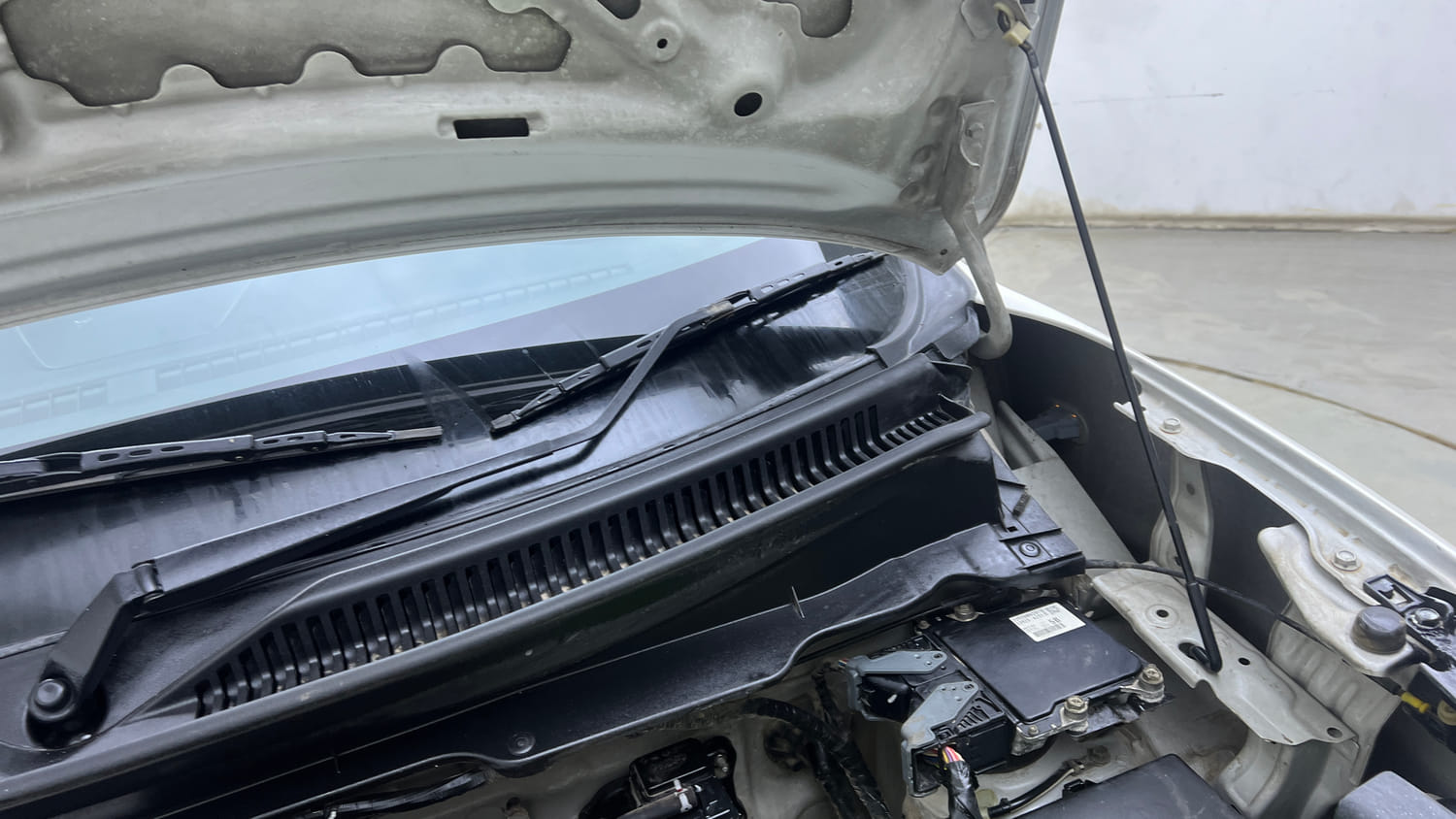 Used 2020 Maruti Suzuki S-Presso VXi Plus AMT Petrol Automatic engine ENGINE LEFT SIDE HINGE & APRON VIEW