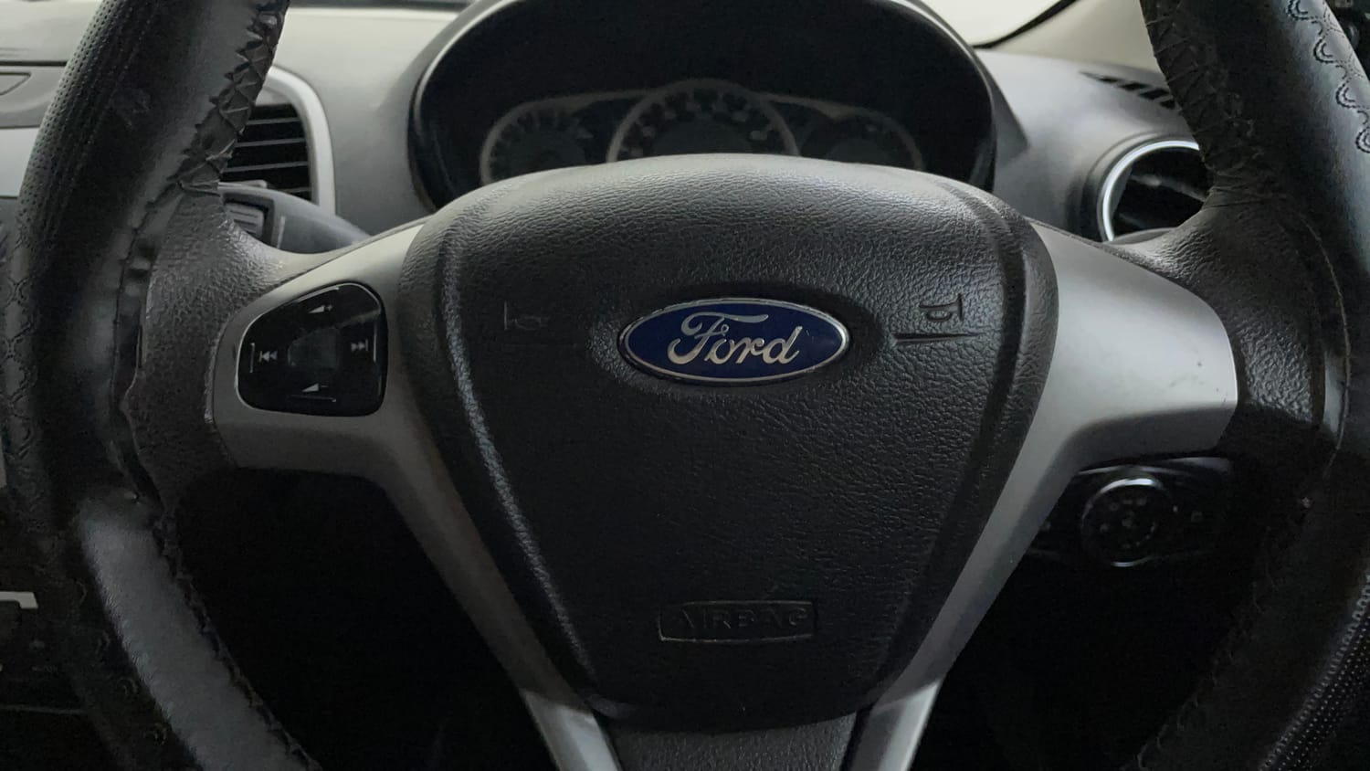 Used 2017 Ford Figo Titanium 1.2 Ti-VCT Petrol Manual top_features Steering mounted controls