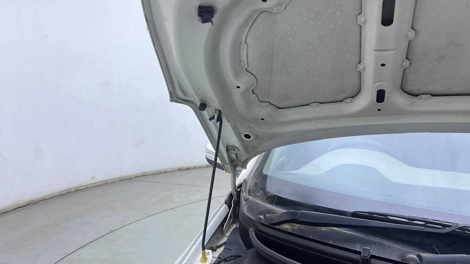 Used 2017 Hyundai Elite i20 Sportz 1.2 Petrol Manual engine ENGINE RIGHT SIDE HINGE & APRON VIEW