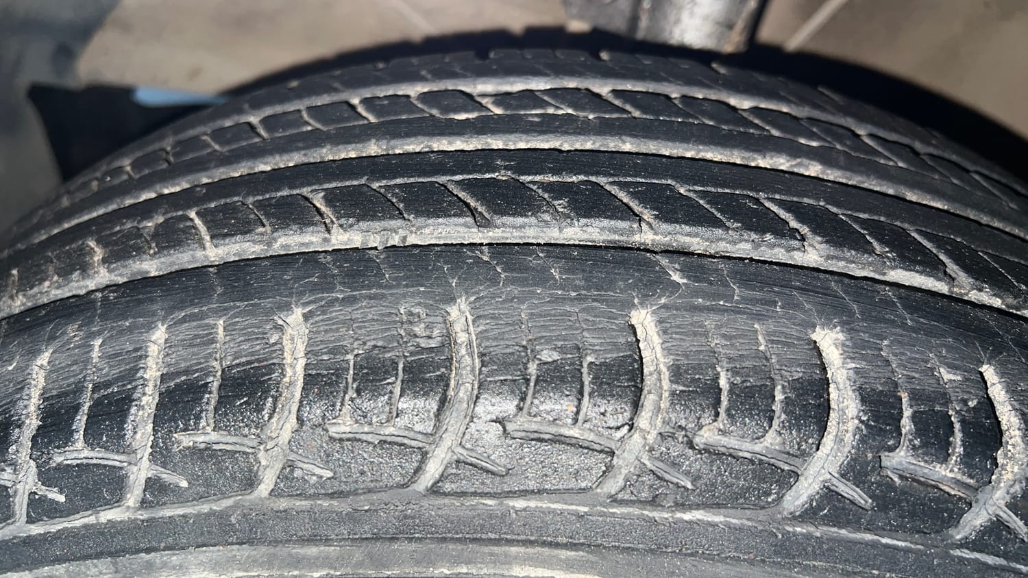 Used 2018 Maruti Suzuki Baleno Delta 1.2 Petrol Manual tyres LEFT FRONT TYRE TREAD VIEW