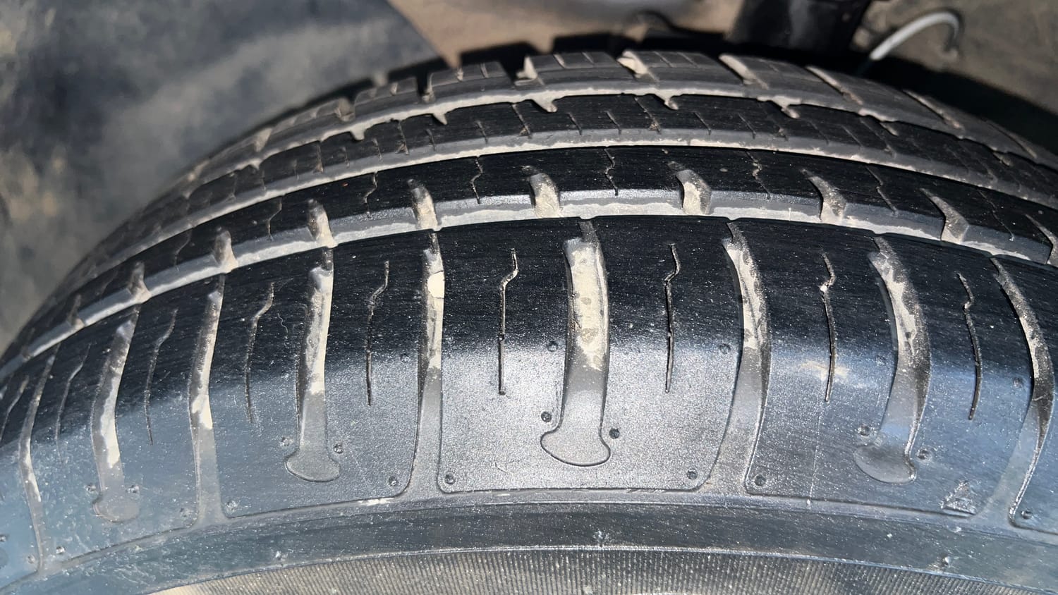 Used 2018 Hyundai Elite i20 Magna Executive 1.2 Petrol Manual tyres LEFT FRONT TYRE TREAD VIEW