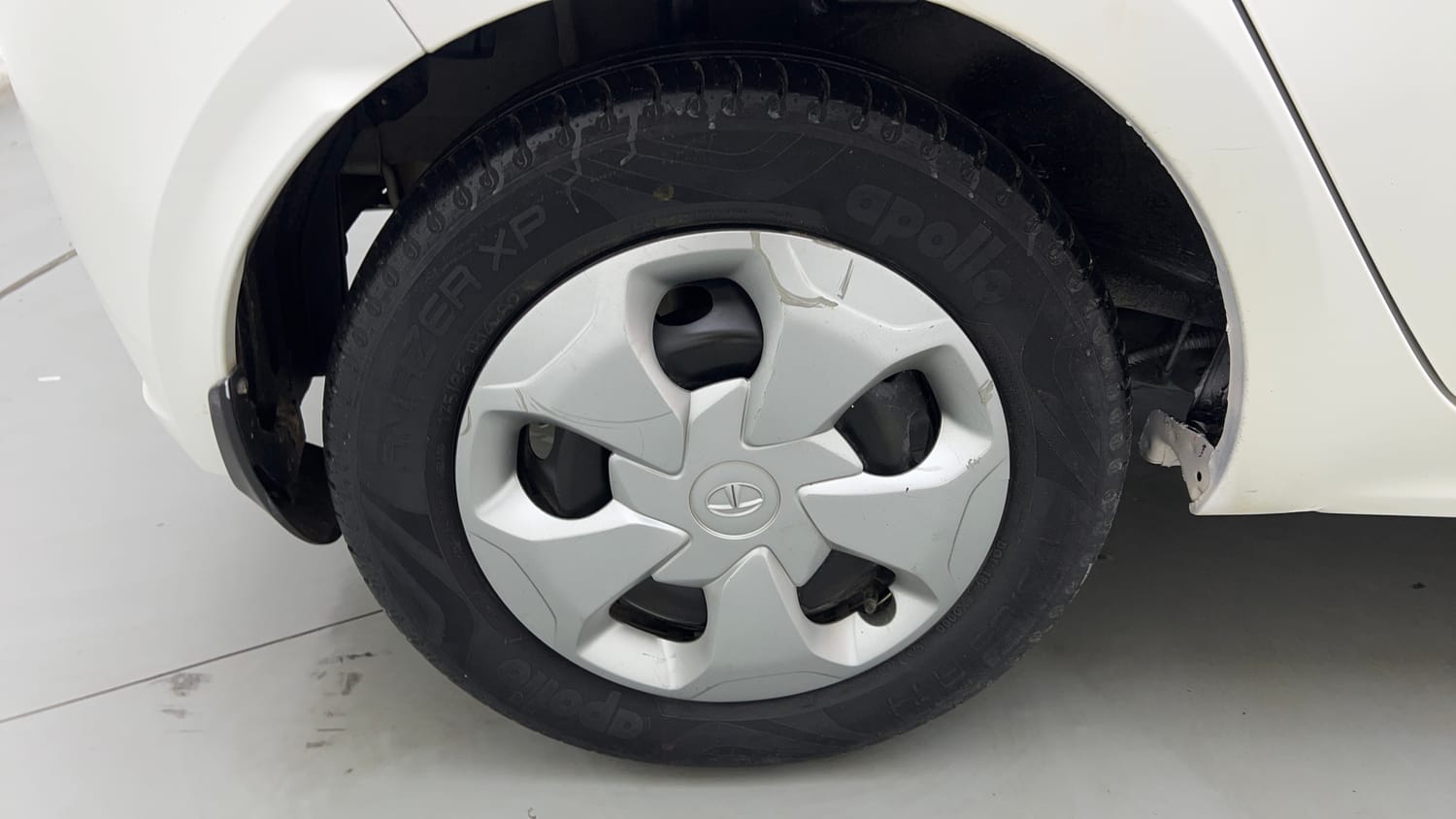 Used 2021 Tata Tiago XT CNG (Outside Fitted) Cng Manual tyres RIGHT REAR TYRE RIM VIEW