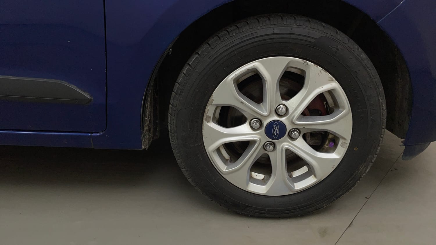 Used 2017 Ford Figo Titanium 1.2 Ti-VCT Petrol Manual tyres RIGHT FRONT TYRE RIM VIEW