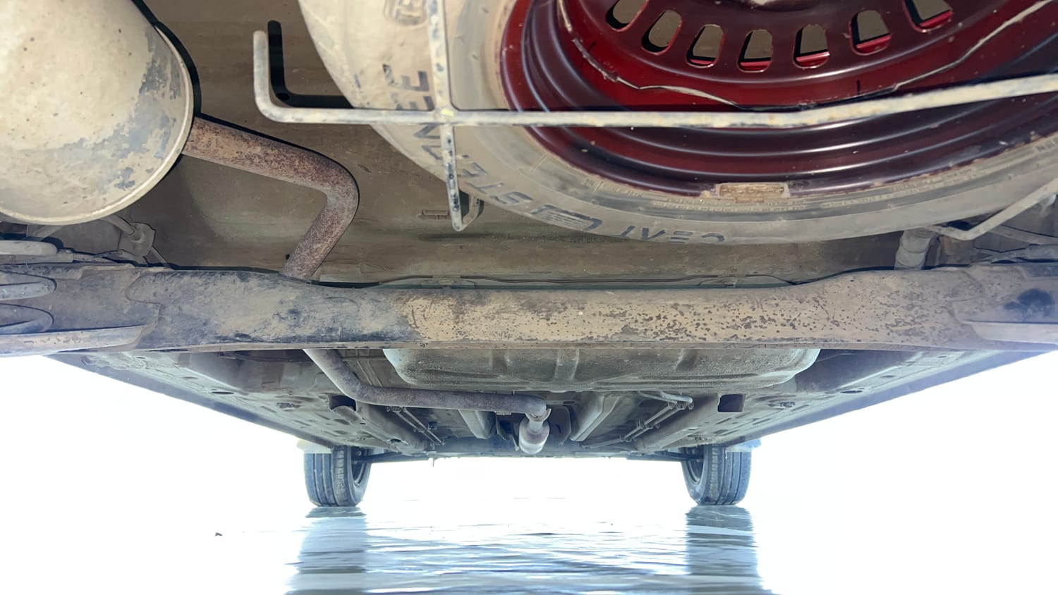 Used 2020 Renault Triber RXZ EASY-R AMT Petrol Automatic extra REAR UNDERBODY VIEW (TAKEN FROM REAR)