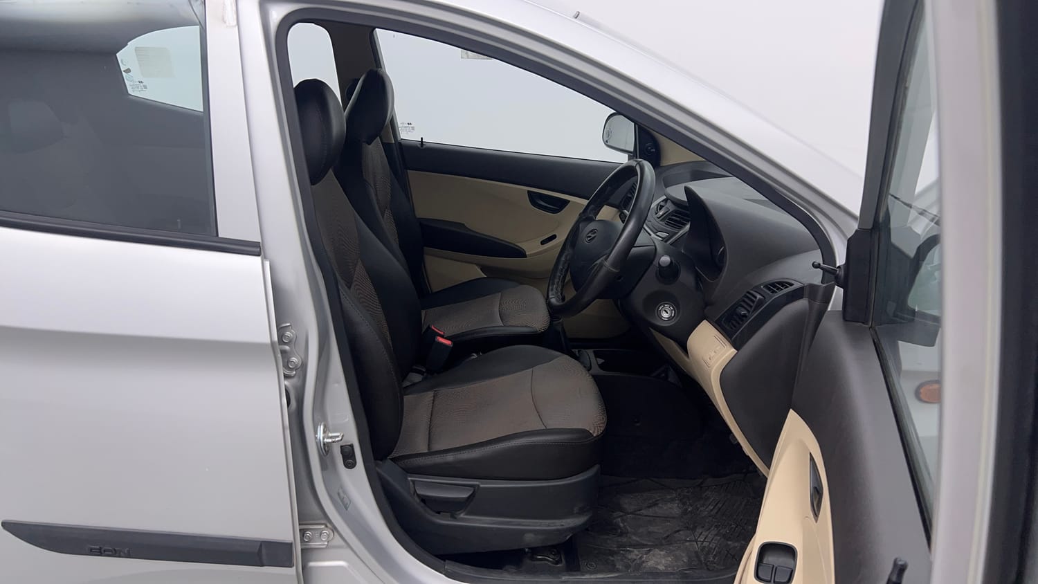 Used 2015 Hyundai Eon Magna + Petrol Manual interior RIGHT SIDE FRONT DOOR CABIN VIEW
