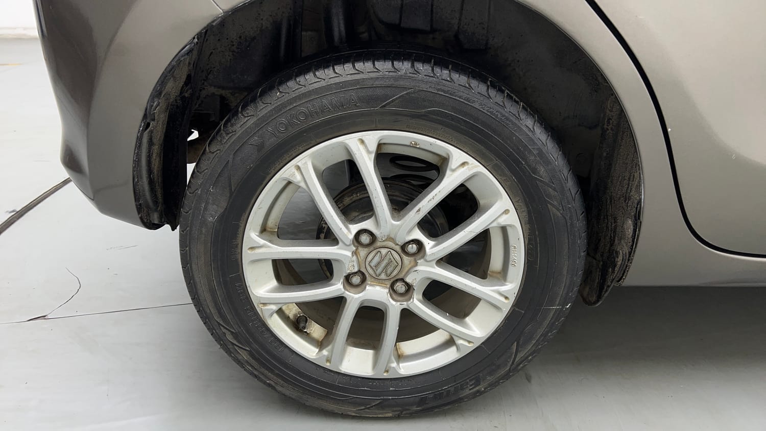 Used 2018 Maruti Suzuki Swift ZXi AMT Petrol Automatic tyres RIGHT REAR TYRE RIM VIEW