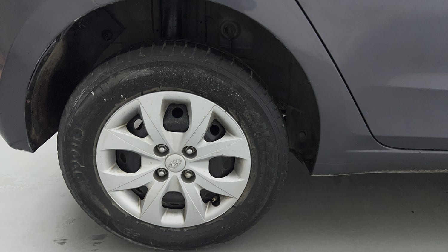 Used 2018 Hyundai Elite i20 Magna Executive 1.2 Petrol Manual tyres RIGHT REAR TYRE RIM VIEW