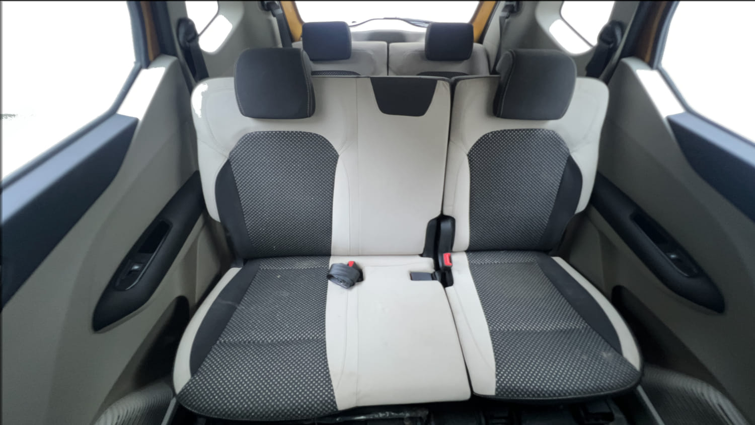 Used 2020 Renault Triber RXZ EASY-R AMT Petrol Automatic interior REAR SEAT CONDITION VIEW
