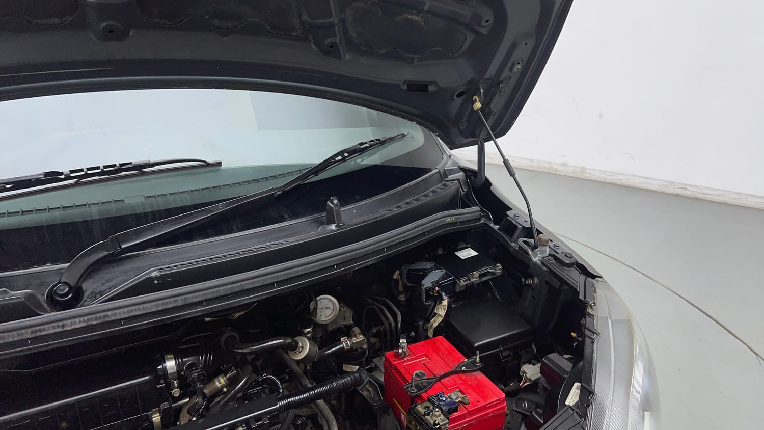 Used 2020 Maruti Suzuki Wagon R LXi 1.0 CNG Cng Manual engine ENGINE LEFT SIDE HINGE & APRON VIEW