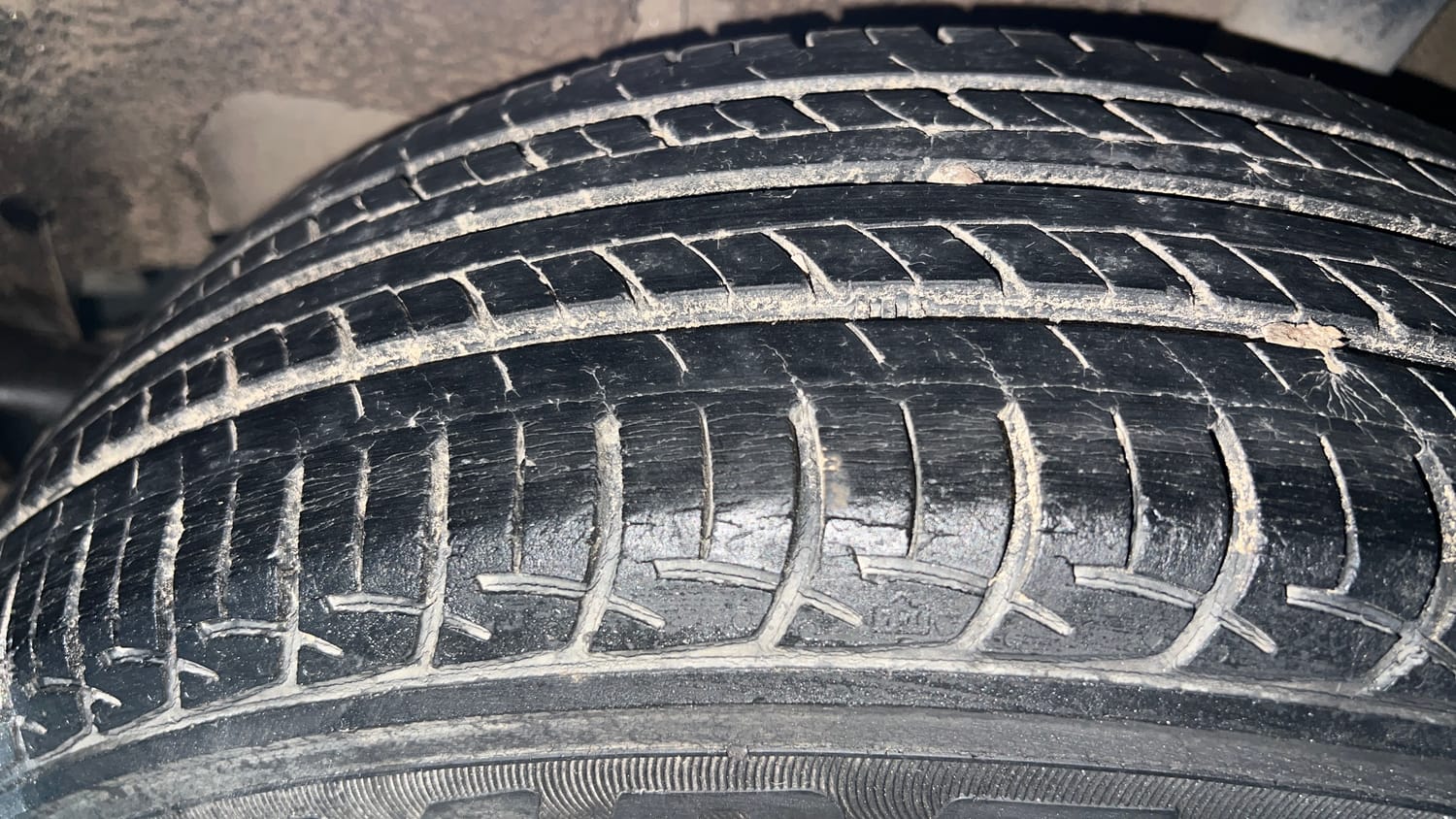 Used 2018 Maruti Suzuki Baleno Delta 1.2 Petrol Manual tyres LEFT REAR TYRE TREAD VIEW