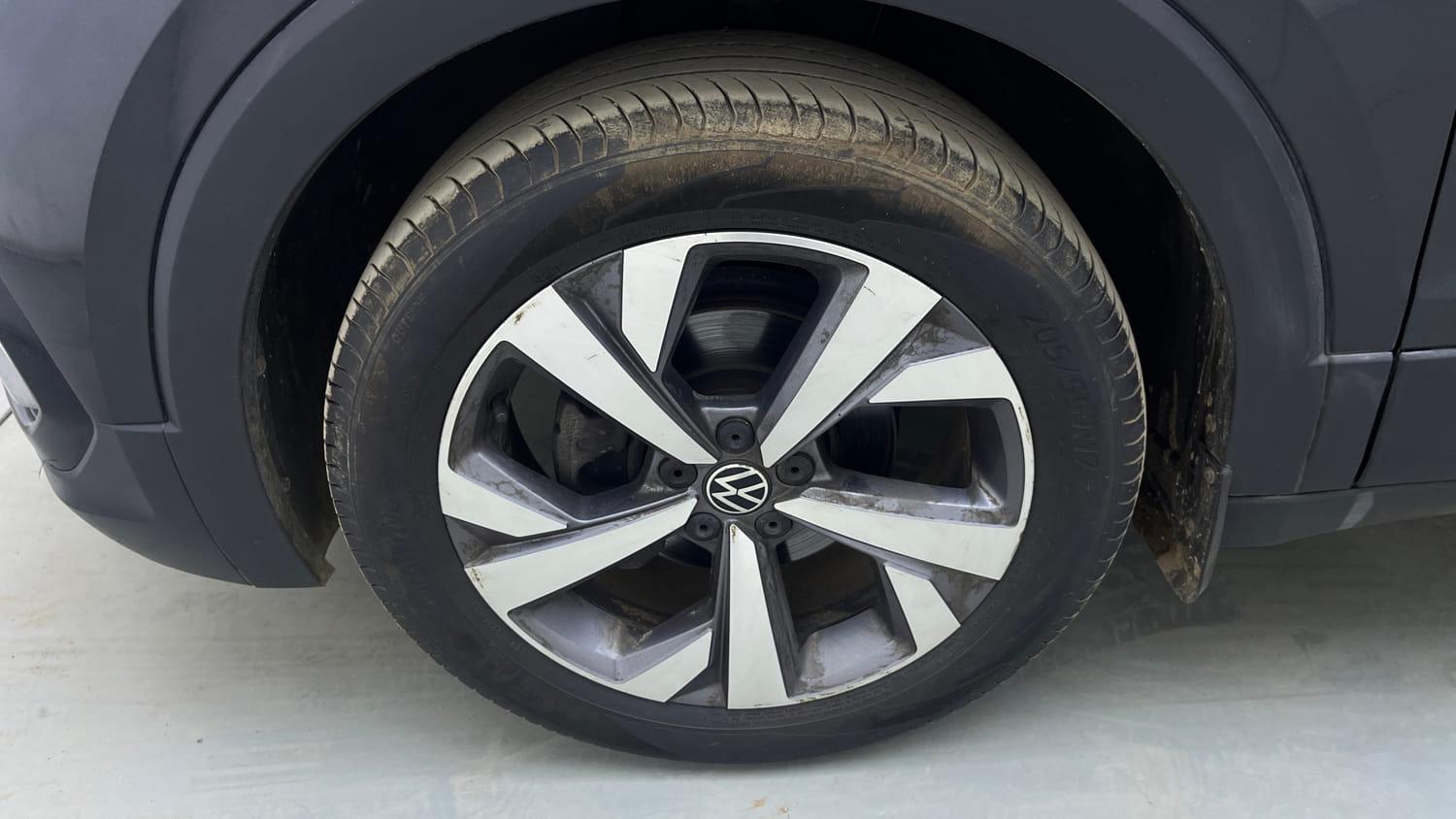 Used 2023 Volkswagen Taigun Topline 1.0 TSI MT Petrol Manual tyres LEFT FRONT TYRE RIM VIEW
