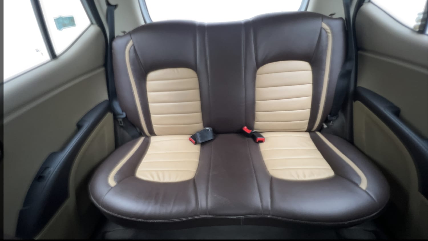 Used 2014 Hyundai i10 Sportz 1.1 iRDE2 Petrol Manual interior REAR SEAT CONDITION VIEW