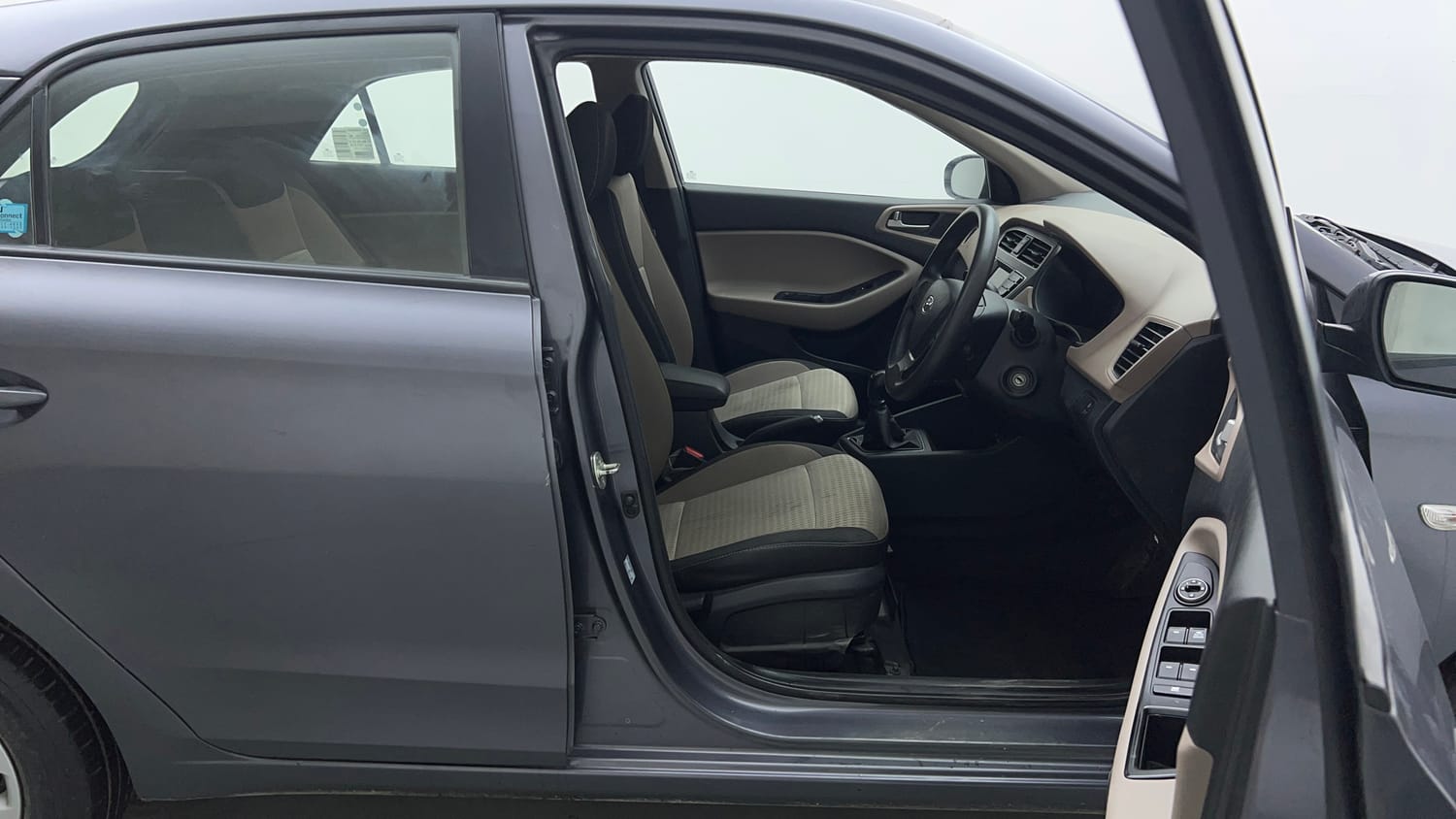 Used 2018 Hyundai Elite i20 Magna Executive 1.2 Petrol Manual interior RIGHT SIDE FRONT DOOR CABIN VIEW