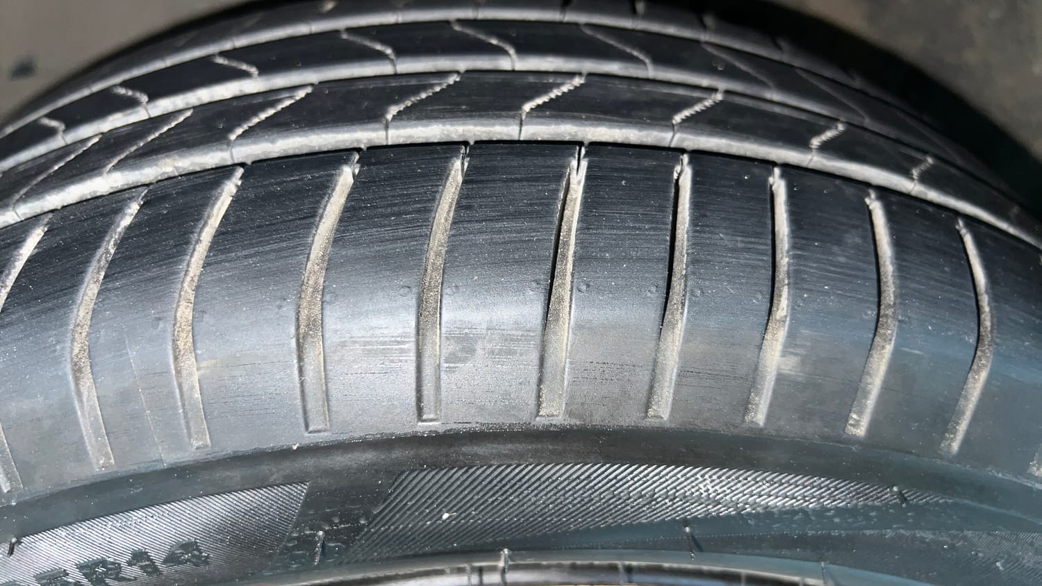 Used 2017 Honda Amaze 1.2 S i-VTEC Petrol Manual tyres LEFT FRONT TYRE TREAD VIEW