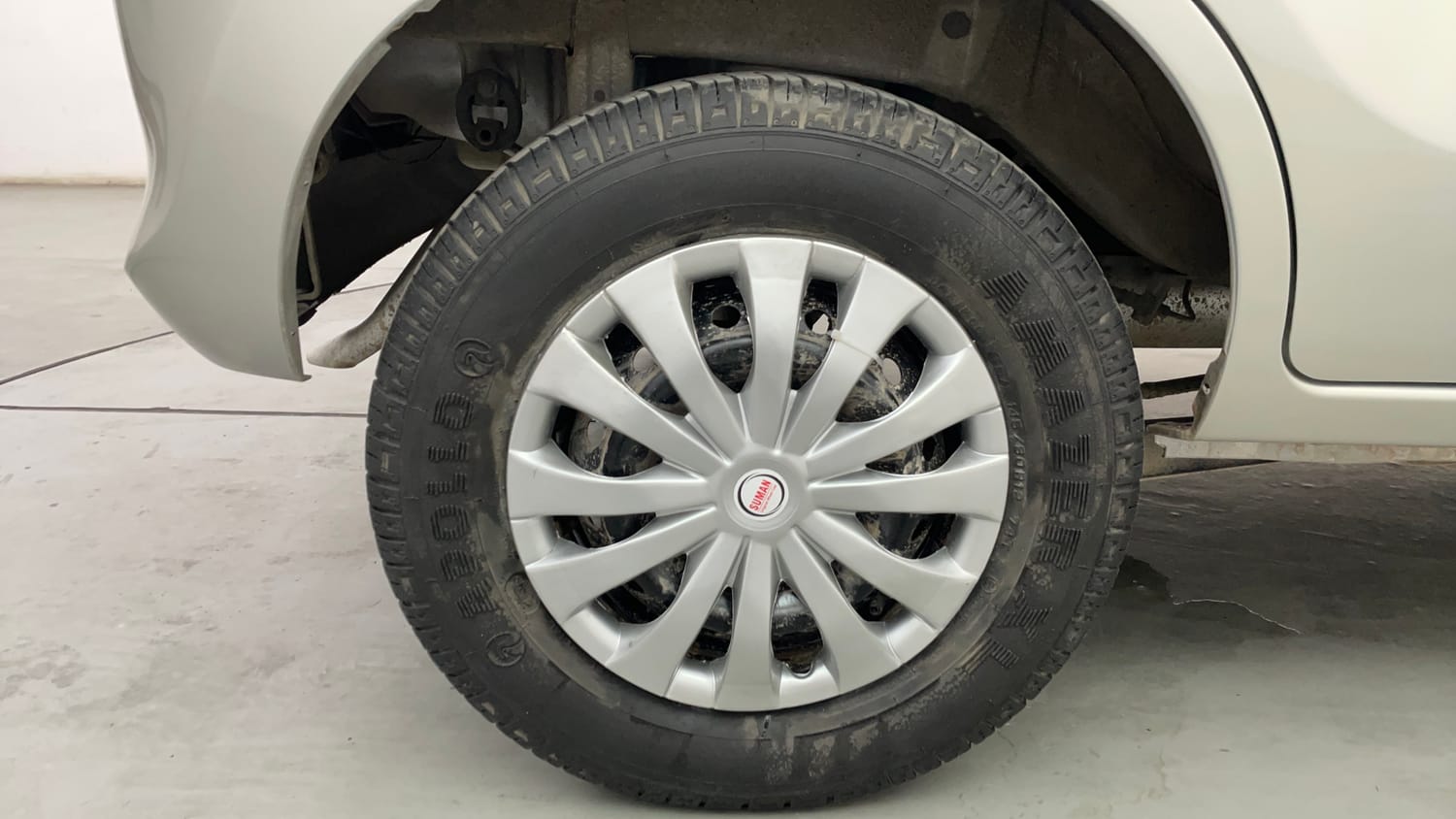Used 2017 Maruti Suzuki Alto 800 LXi Petrol Manual tyres RIGHT REAR TYRE RIM VIEW