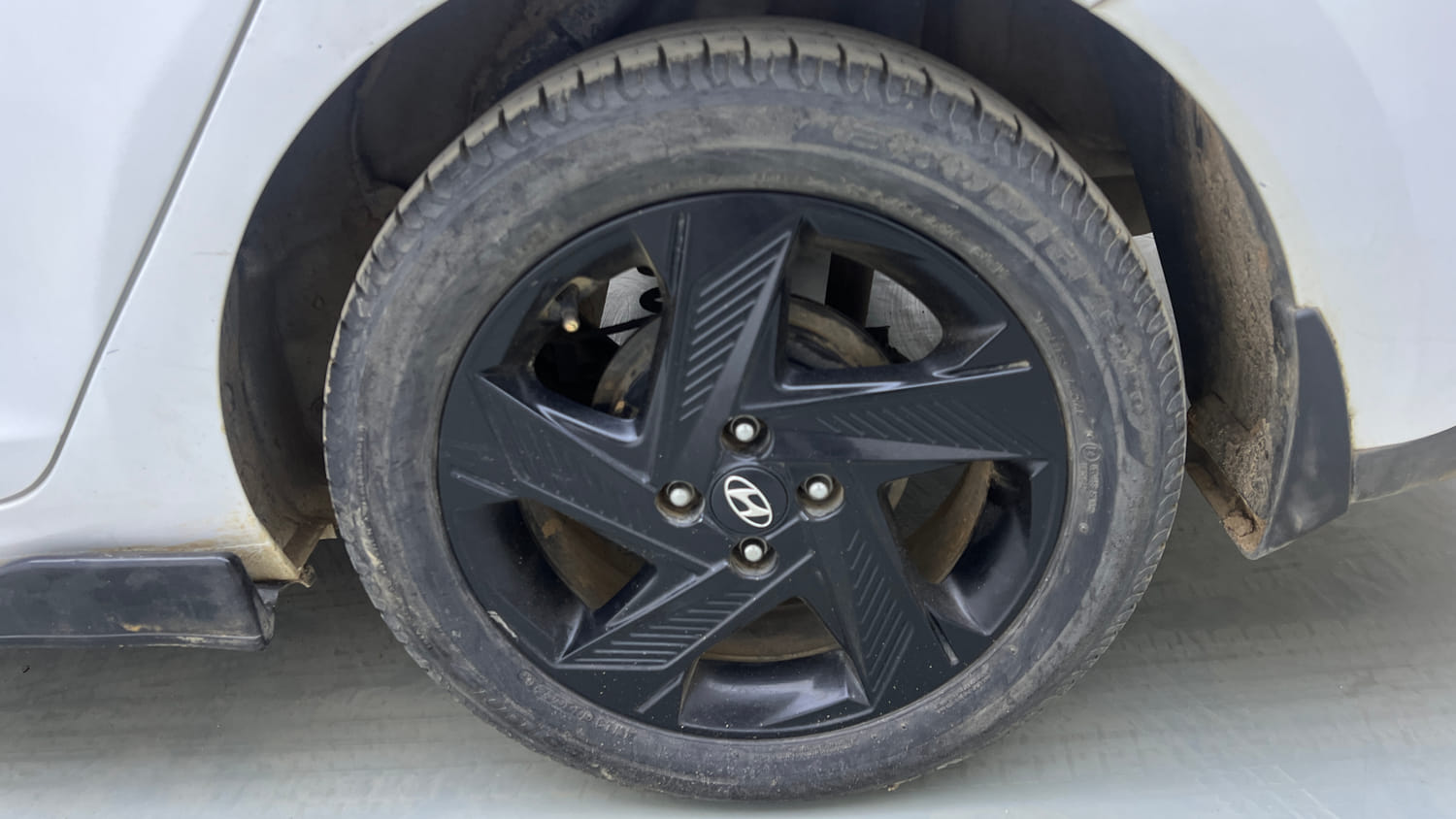 Used 2021 Hyundai Verna SX 1.5 VTVT IVT Petrol Automatic tyres LEFT REAR TYRE RIM VIEW