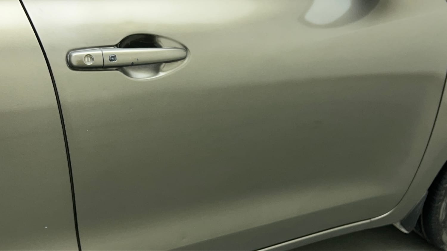 Used 2018 Maruti Suzuki Swift ZXi AMT Petrol Automatic dents MINOR SCRATCH