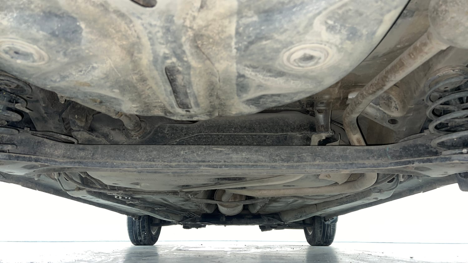 Used 2018 Maruti Suzuki Dzire ZDi Plus AMT Diesel Automatic extra REAR UNDERBODY VIEW (TAKEN FROM REAR)