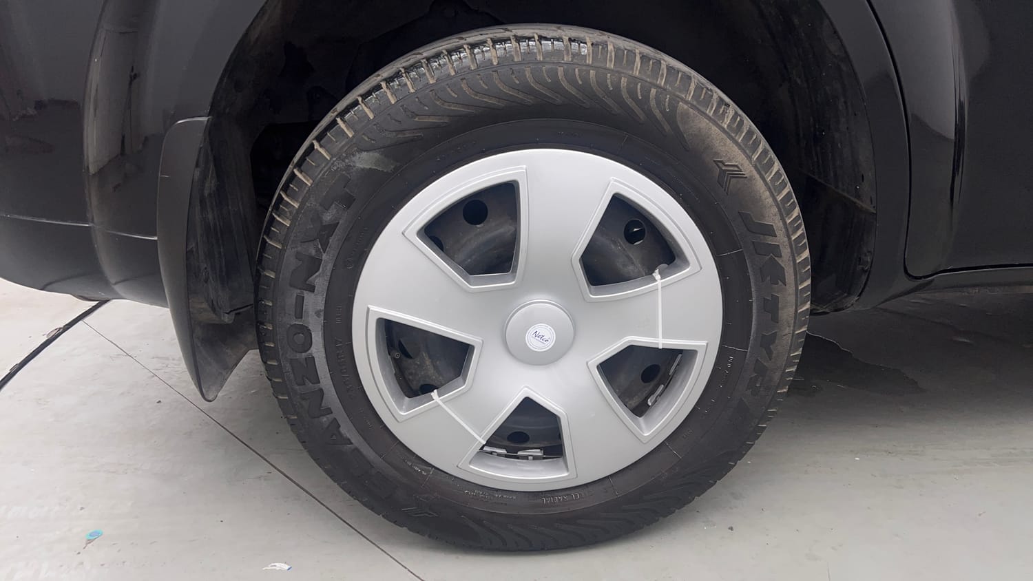 Used 2016 Mahindra XUV500 W4 Diesel Manual tyres RIGHT REAR TYRE RIM VIEW