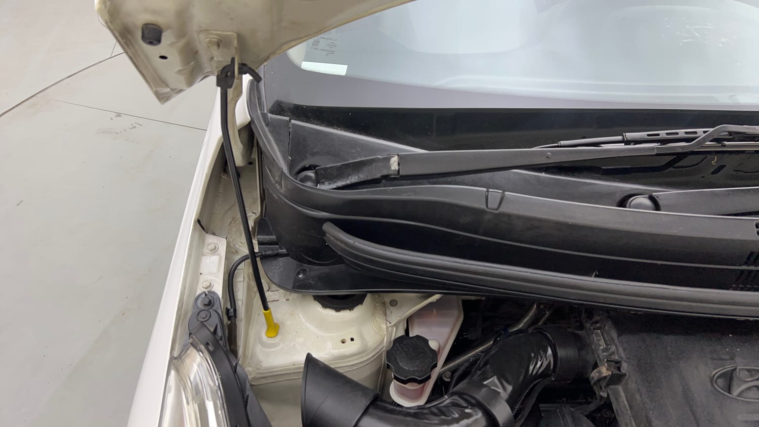 Used 2018 Hyundai Grand i10 Sportz 1.2 Kappa VTVT Petrol Manual engine ENGINE RIGHT SIDE HINGE & APRON VIEW